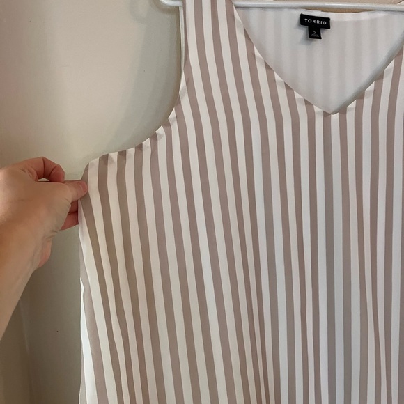Torrid blouse womens 2X sleeveless tan white striped lined flowy light minimal - Picture 2 of 11
